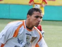 كرة القدم-وفاق سطيف: عبد الرحمن حشود, مدافع أنيق وهداف 