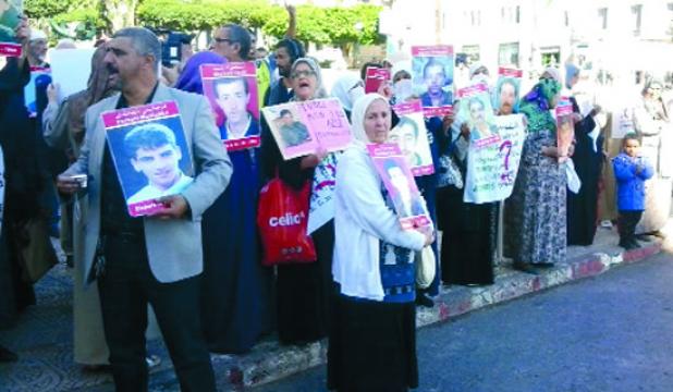 عائلات المفقودين وبطالون يحتجون بالبريد المركزي                                    الجزائر العاصمة