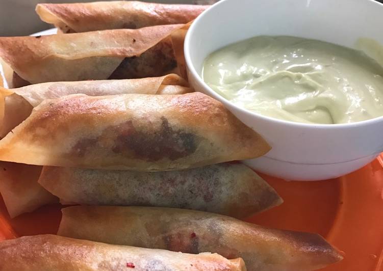 مسخن الدجاج مع صوص الافوكادو