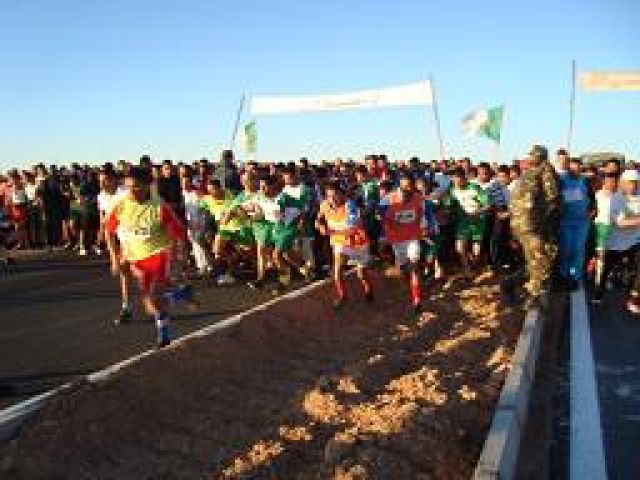 أكثر من 700 عداء في سباق 