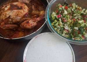 دجاج مشوي ،سلطة ،صلصة