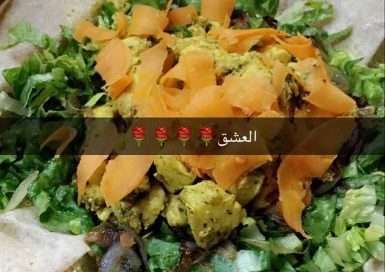 سلطه الدجاج بالزعتر والبصل