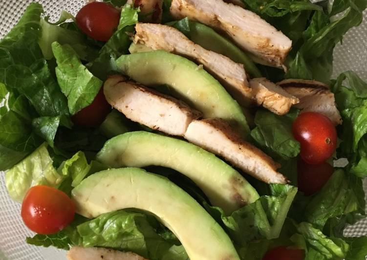 سلطة الافوكادو بالدجاج