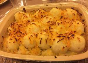 صينية البطاط بالدجاج واللحم المقدد