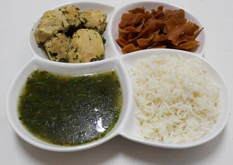 شوربة الملوخية مع صدور الدجاج