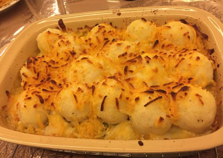 صينية البطاط بالدجاج واللحم المقدد