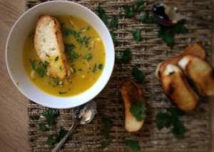 شوربة الدجاج مع الفطر