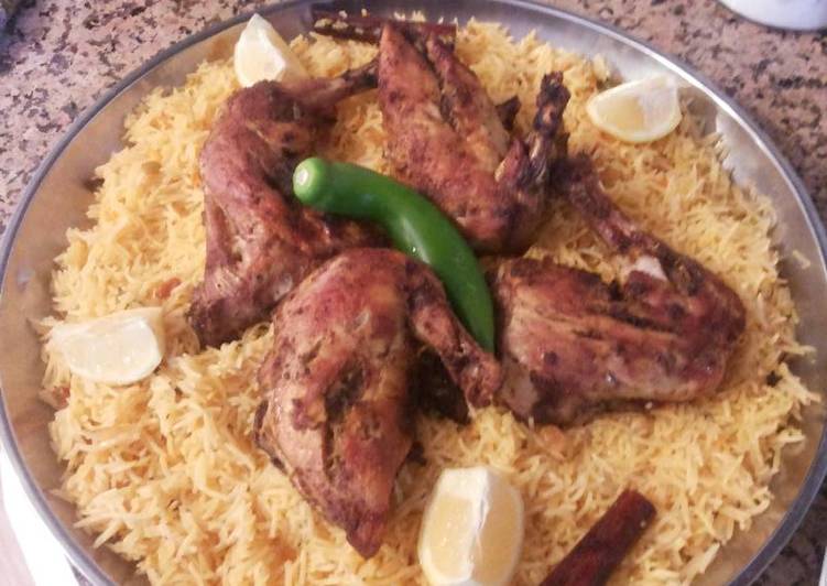 دجاج مشوي بالزبدة مع أرز كابلي أصفر