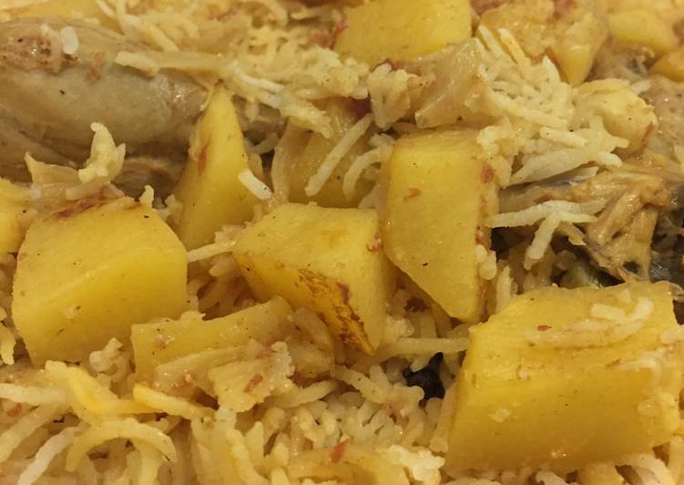 كبسة دجاج مع بطاطا