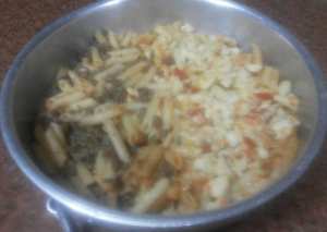 صينية مكرونة ف الفرن نص بخلطة الفراخ و نص بالعصاج