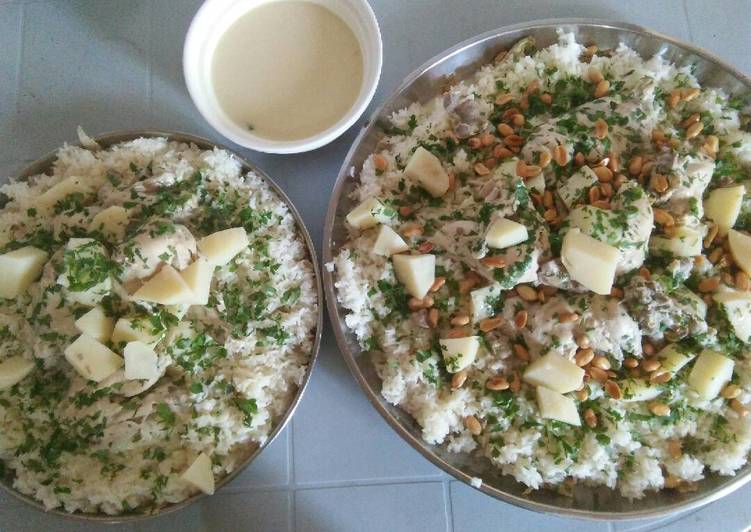 منسف بالدجاج والبطاطا