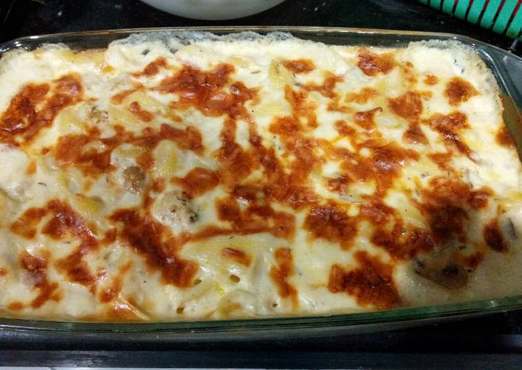 مكرونة بالصوص الأبيض و الدجاج