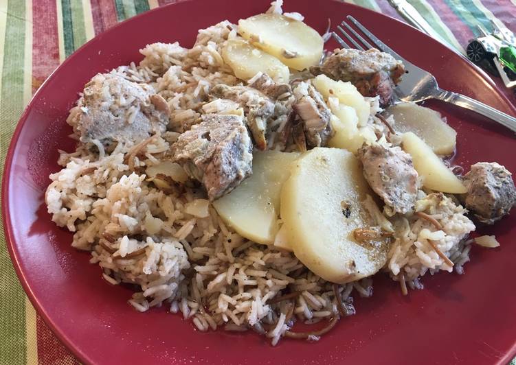 صينيّة دجاج وبطاطا بالثوم