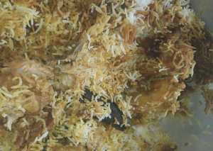 عيش مشخول مع الدجاج