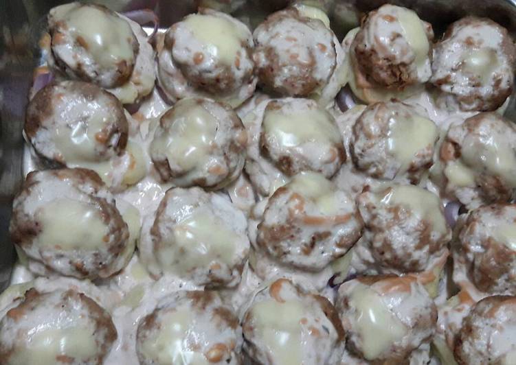 كرات كفتة الدجاج بصوص الفريدو الجاهز