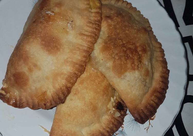 فطائر الدجاج بالعجينة بدون خميرة