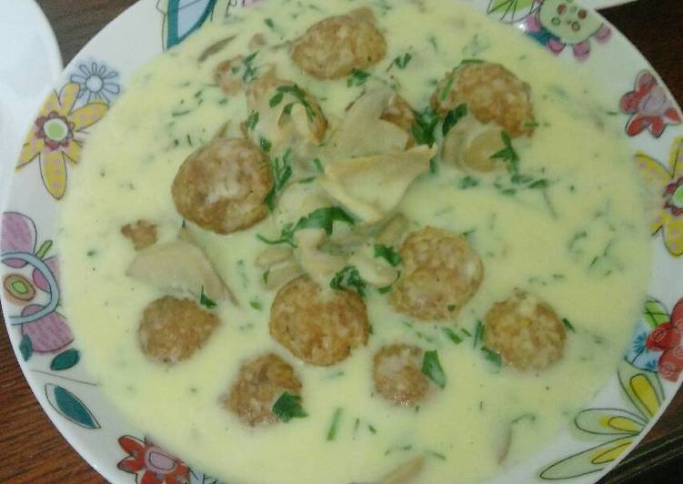 كرات الدجاج بالبشاميل💗