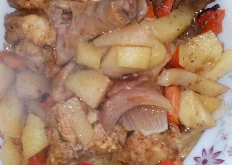 صينية الدجاج بالبطاطس والطماطم