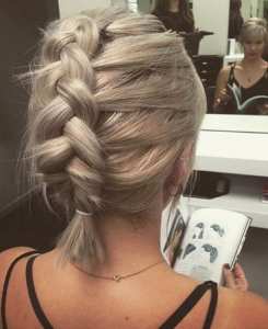 5 تسريحات شعر ساحرة لتنفيذها في أعياد الكريسماس ورأس السنة