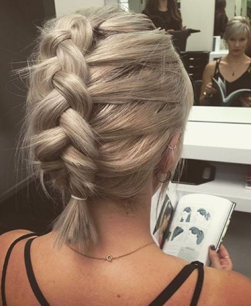 5 تسريحات شعر ساحرة لتنفيذها في أعياد الكريسماس ورأس السنة