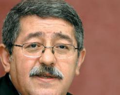 أويحيى يشرع في حملته الانتخابية من الشلف ويدير ظهره للعاصمة                                    خوفا من حالة الغليان التي يعيشها مناضلو الحزب بالوسط