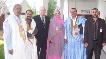 Aminatou Haïder rencontre Ross                                    LES POLICIERS MAROCAINS MATRAQUENT À LAÂYOUNE