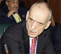 «Certains dirigeants feraient mieux de calmer leurs supporters au lieu de contester»                                    Mahfoud Kerbadj : (président de la LFP) au Temps d'Algérie :