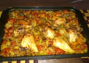 صينية خضار مشكّلة مع الدجاج