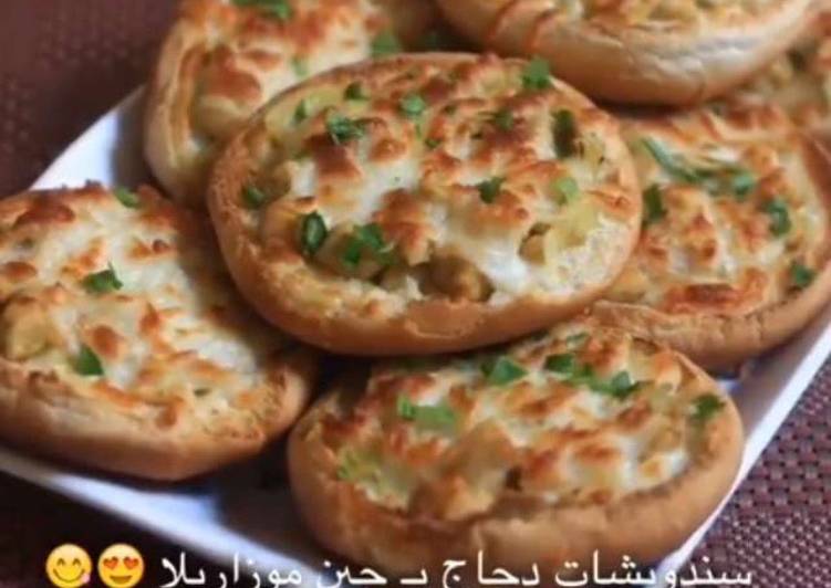 سندويشات دجاج بجبن موزاريلا