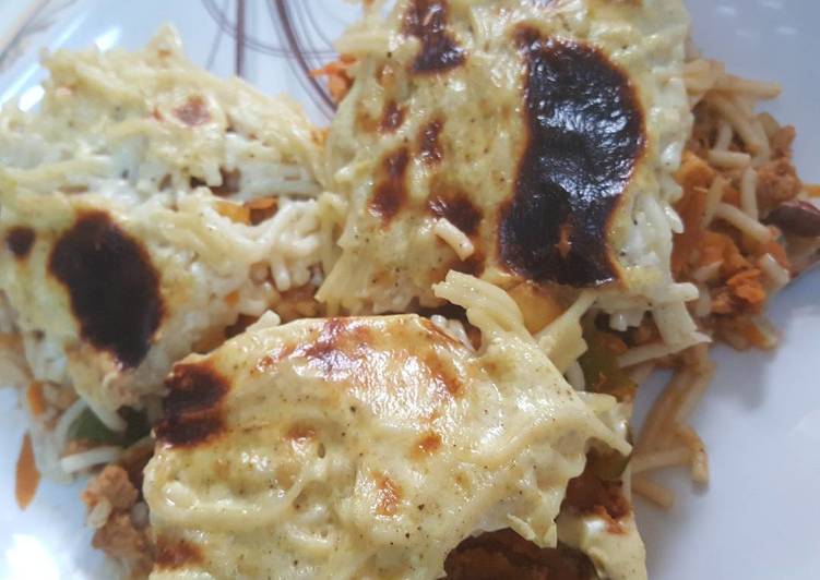 اسباغيتي البطاطس المقلي بالدجاج المفروم