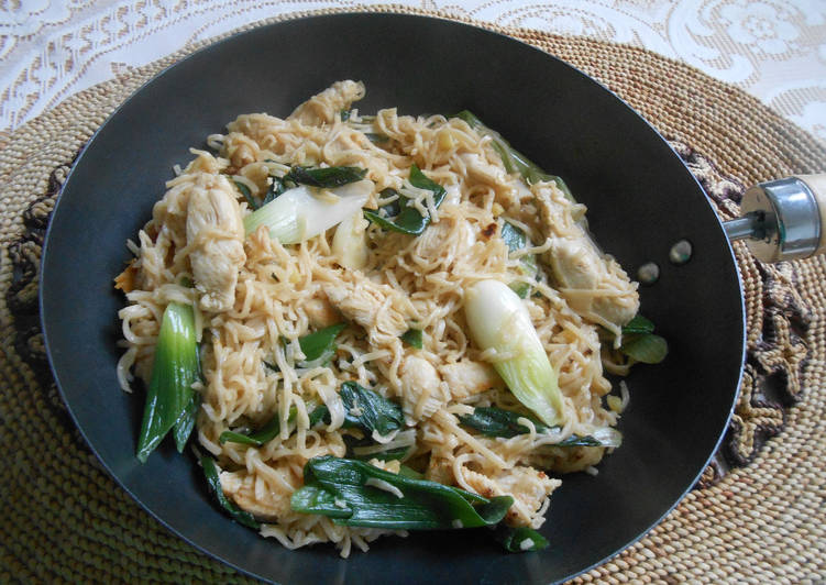 معكرونة بالدجاج على الطريقة الصينية