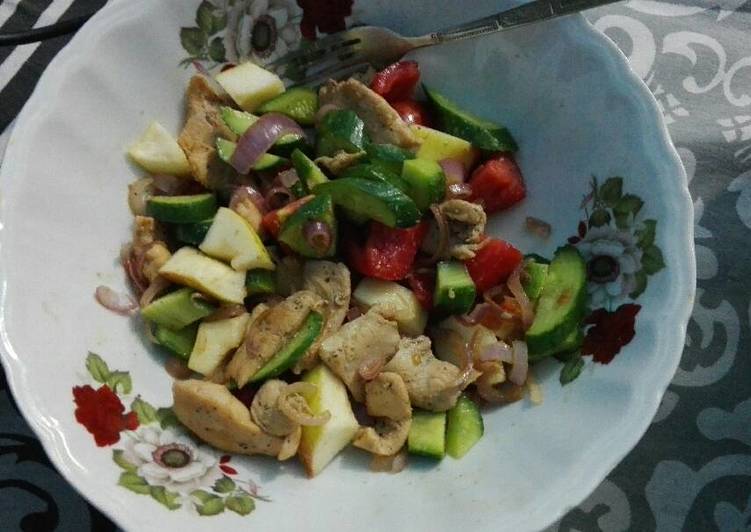 سلطة الفراخ بالتفاح