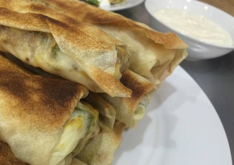 لفايف الدجاج بصلصه الطحينيه