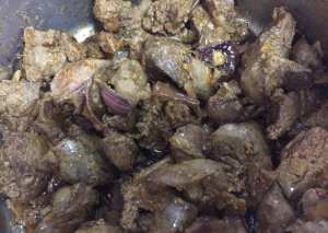 كبده دجاج بالصلصه والثوم