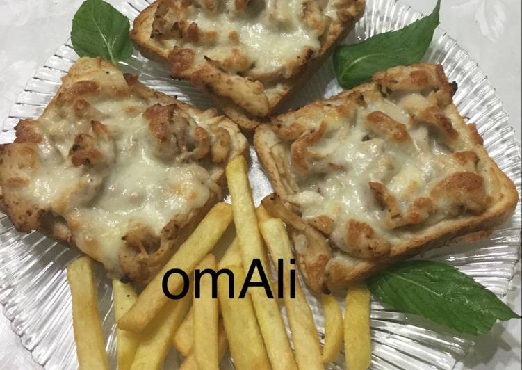 توست بالدجاج والجبنة