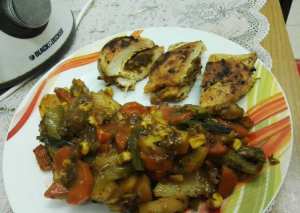 صدور الدجاج المحشيه مع الخضروات المشكله