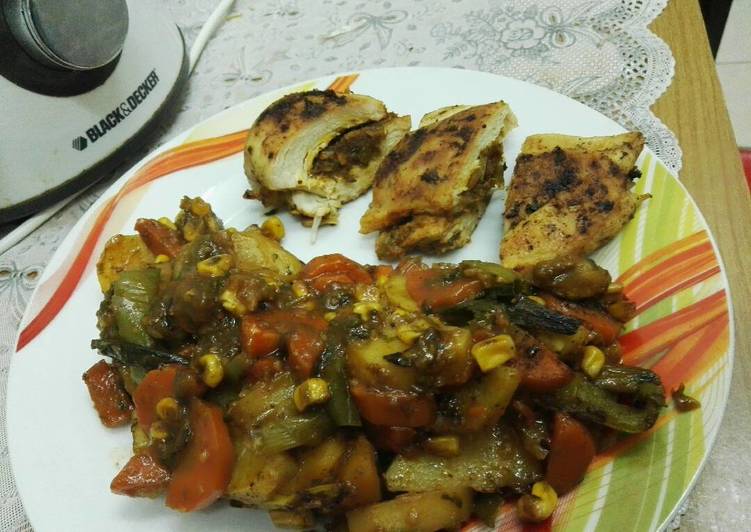 صدور الدجاج المحشيه مع الخضروات المشكله