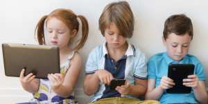 Ecran,Tablette: pas plus d'une heure par jour pour les enfants de 2 à 5 ans