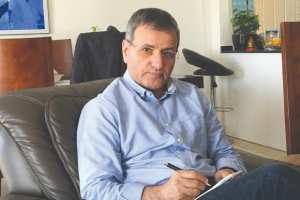 Algérie - IL PLAIDE POUR “LA RUPTURE” ET “LA DEUXIÈME RÉPUBLIQUE” Présidentielle: le général-major Ghediri candidat