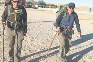 ILS FONT ALGER-TAMANRASSET À PIED:  Les deux marcheurs ont parcouru déjà 900 km en 23 jours
