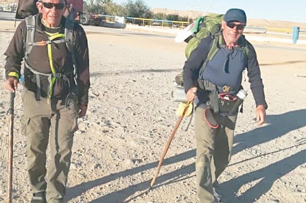ILS FONT ALGER-TAMANRASSET À PIED:  Les deux marcheurs ont parcouru déjà 900 km en 23 jours