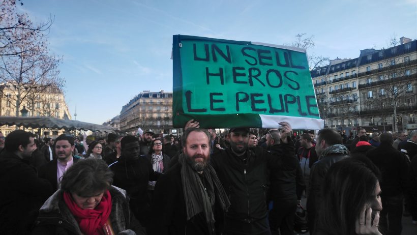 Planète - Elections présidentielles: Paris, les Algériens ont nettoyé la place République à la fin de la manifestation!