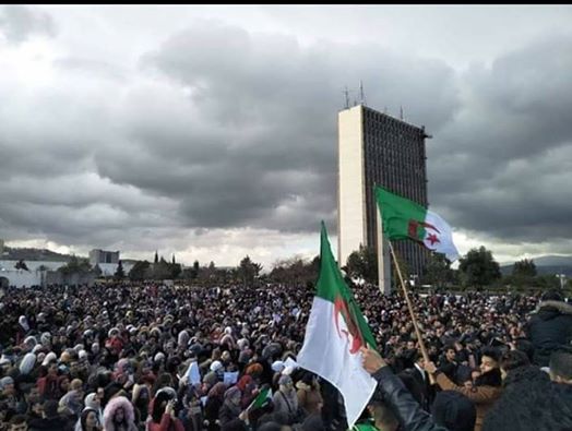 Algérie - Contre un 5e mandat et pour le changement: Des milliers d'étudiants dans la rue