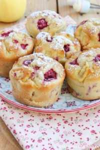 Muffins acidulés aux pommes et aux framboises
