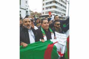 IL AVAIT AUPARAVANT EMPÊCHÉ UN RASSEMBLEMENT DE MOUWATANA:  Le P/APW de Constantine marche contre le 5e mandat