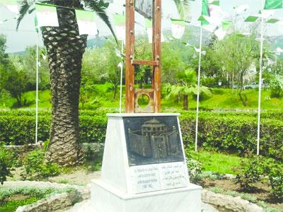 La maison de la culture, la prison, la guillotine'                                    ELLE A ABRITé LES PIRES TORTURES DE L'ARMéE COLONIALE à TIZI OUZOU