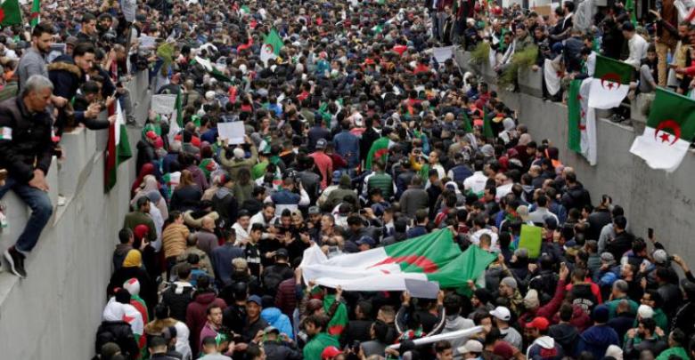الجزائريون يشعرون بـ”ربع انتصار”.. ويراقبون بوتفليقة منذ يوم واحد