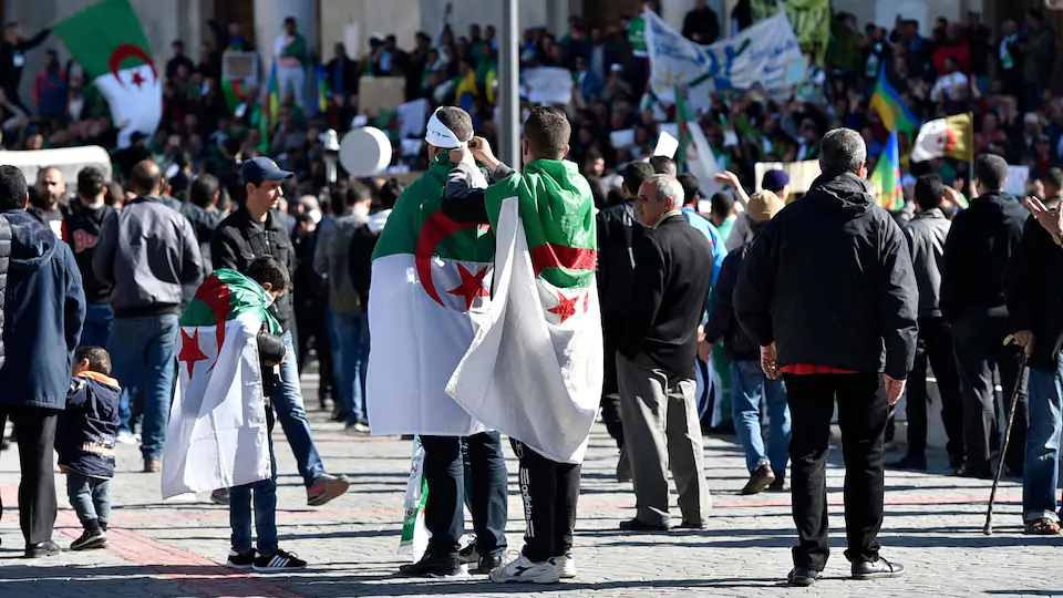 Alger manifeste contre Bouteflika et la France