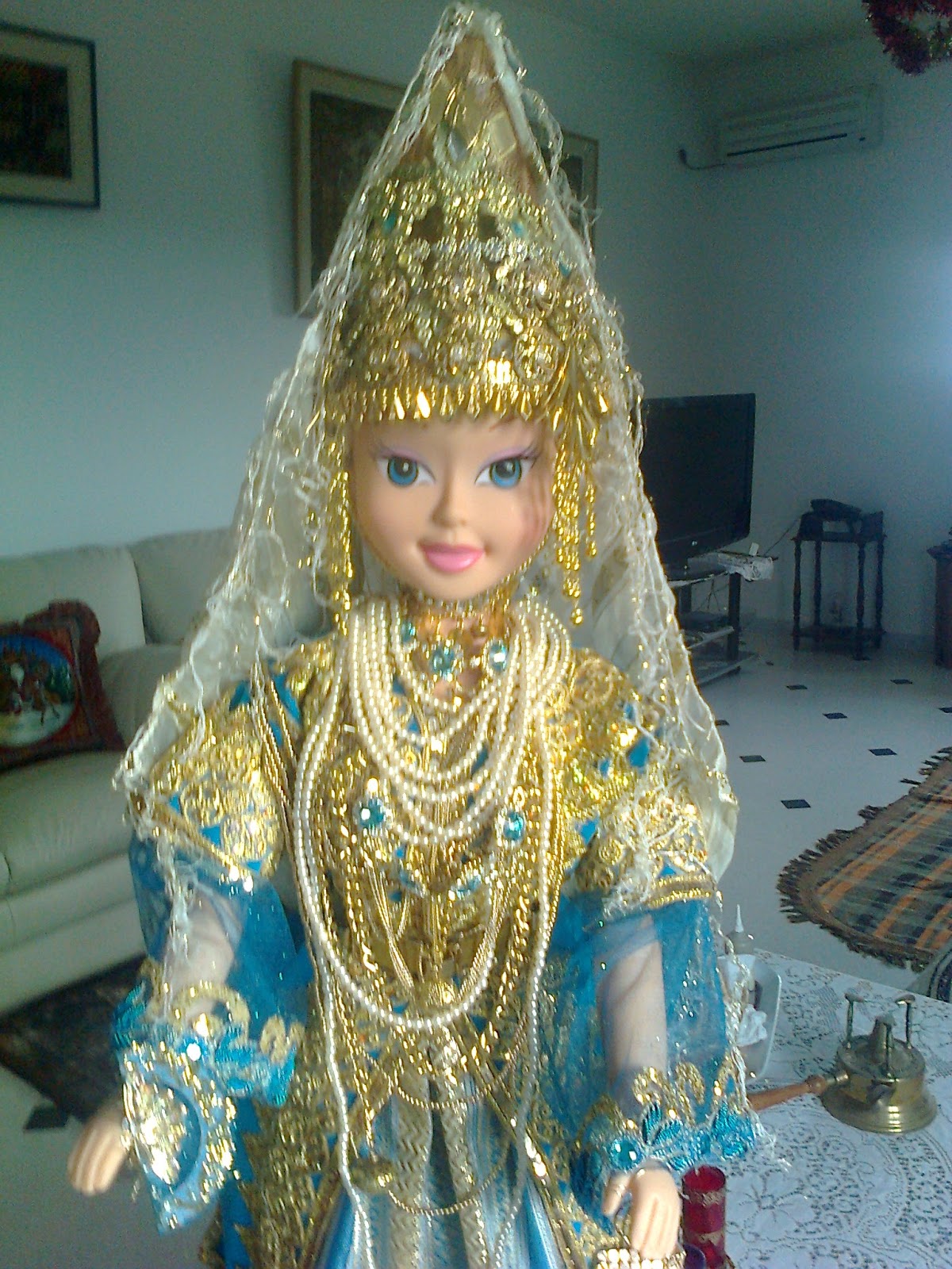 SALIMA MIRI, ARTISTE ARTISANE  La promotion de l’habit traditionnel à travers la poupée