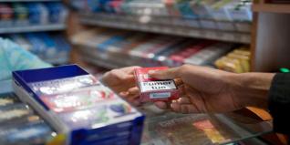 Plus de cigarettes en évidence dans les supermarchés anglais